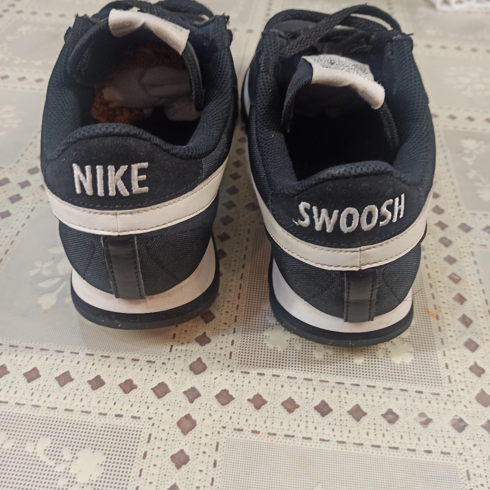 Nike Pre-Love O.X.  Black Suede White Swoosh Size 9 - Picture 5 of 12